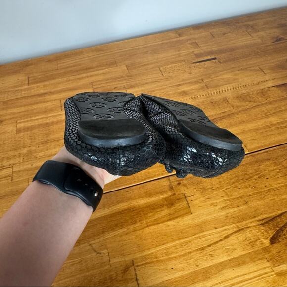 Tory Burch Reva Black Python Snake Leather Logo Pendant Ballet Flats Size 7 - Picture 4 of 5